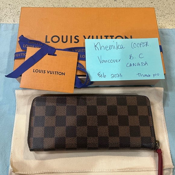 Lv wallet 💯 % Authentic - Picture 2 of 10